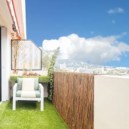 - - Terrasse * Cannes